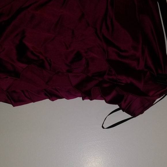 Maroon dress (Semi formal) - Picture 3 of 3